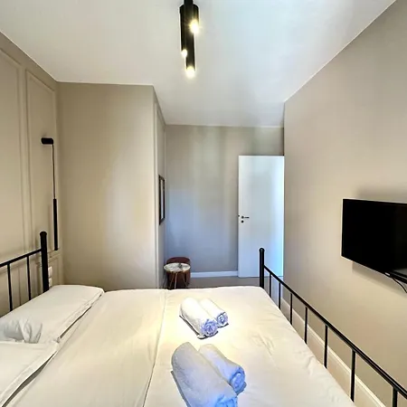 Modern City Center Apartament